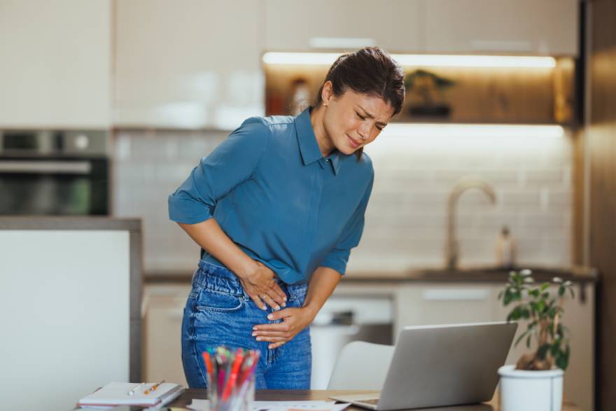 žena sa bolom u preponi